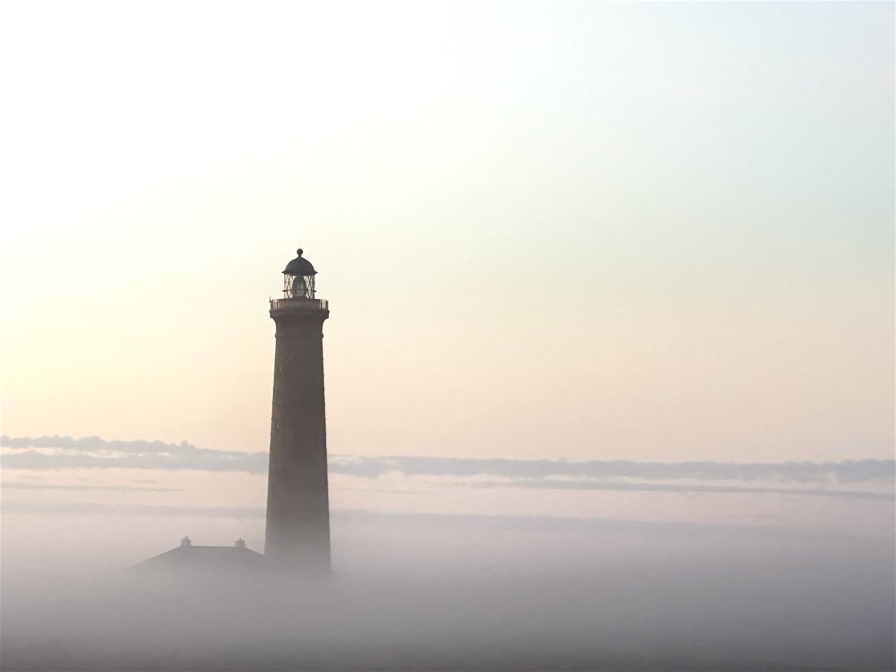 260710 Lighthouse morning fog
